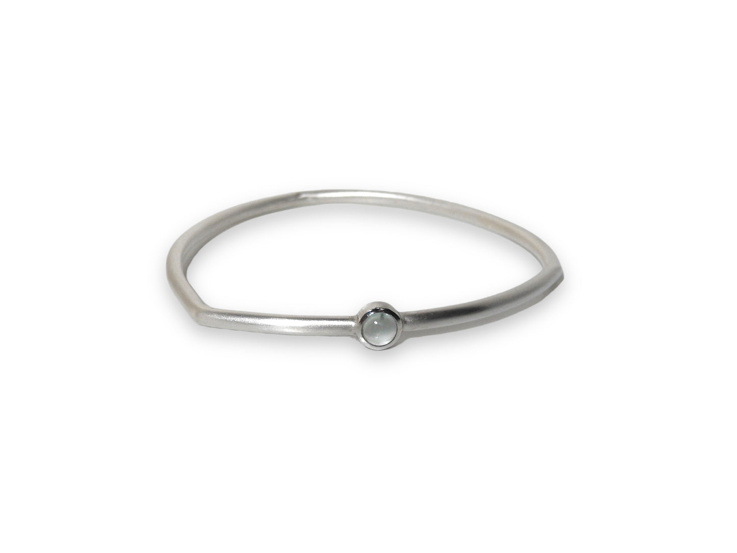 3.2mm soft triangle bangle with 6mm round aquamarine cab bezelled, high polish bezel with matte finish bangle.