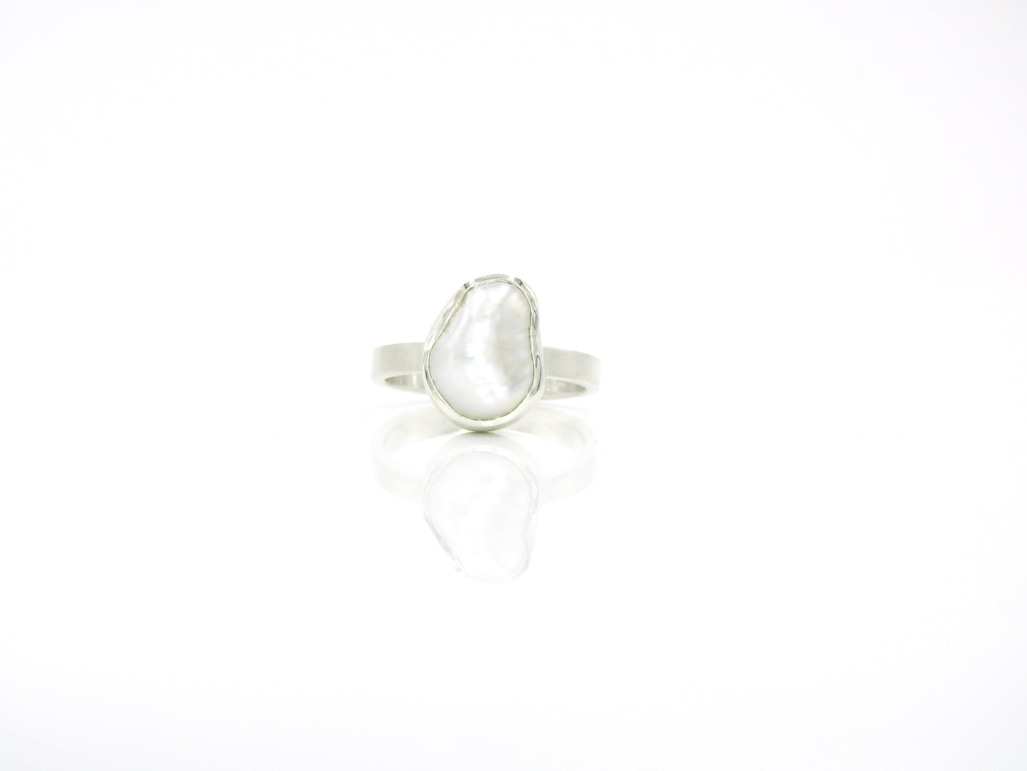 Baroque pearl ring