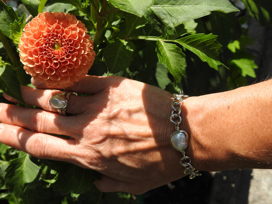 Baroque pearl ring