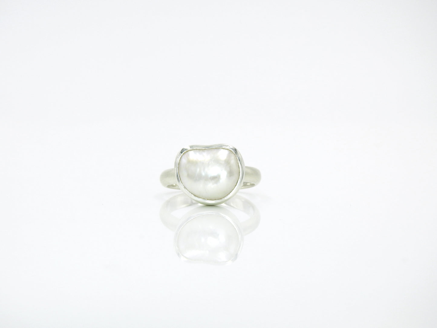 Baroque pearl ring