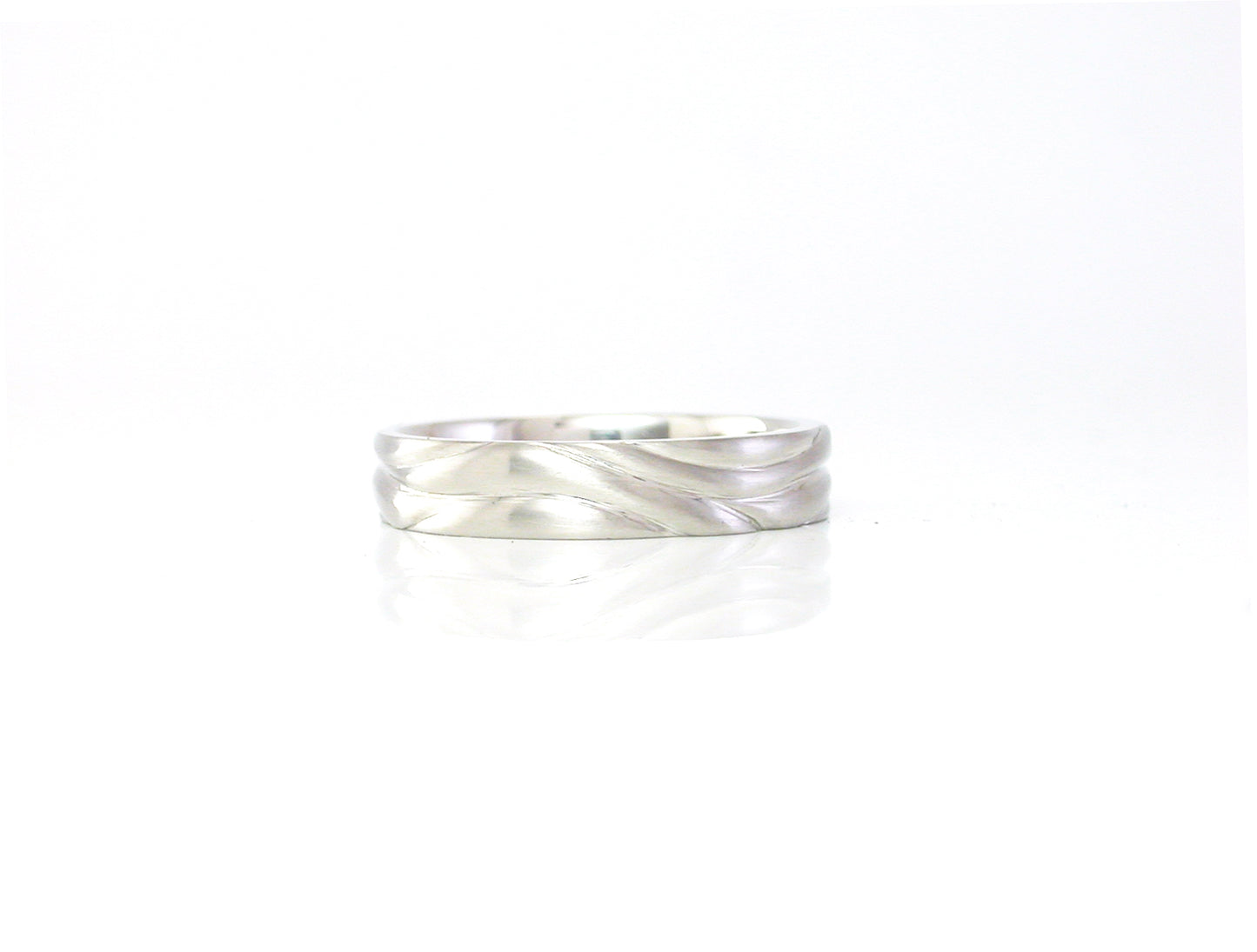 Soft wave carved band