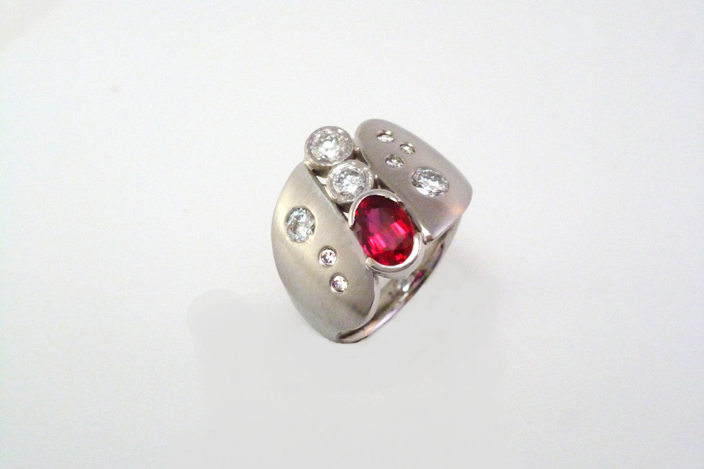 Canadian Handmade unique custom wedding bands, engagement rings, diamonds rings, gold rings, platinum rings, sapphire rings, ruby rings, pearl rings, sterling silver rings, in Kingston, Ottawa, Toronto, Ontario, British Columbia, US, New York, California, L.A.