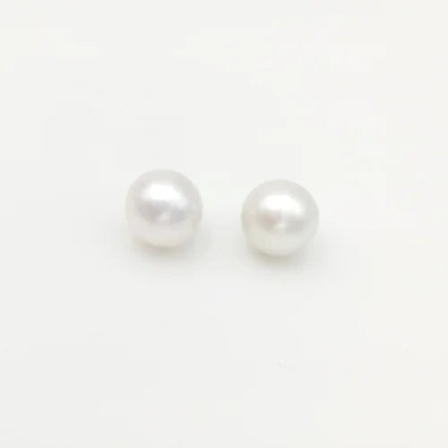 Stellar pearl studs