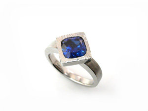 Diamond shape Hammered bezel