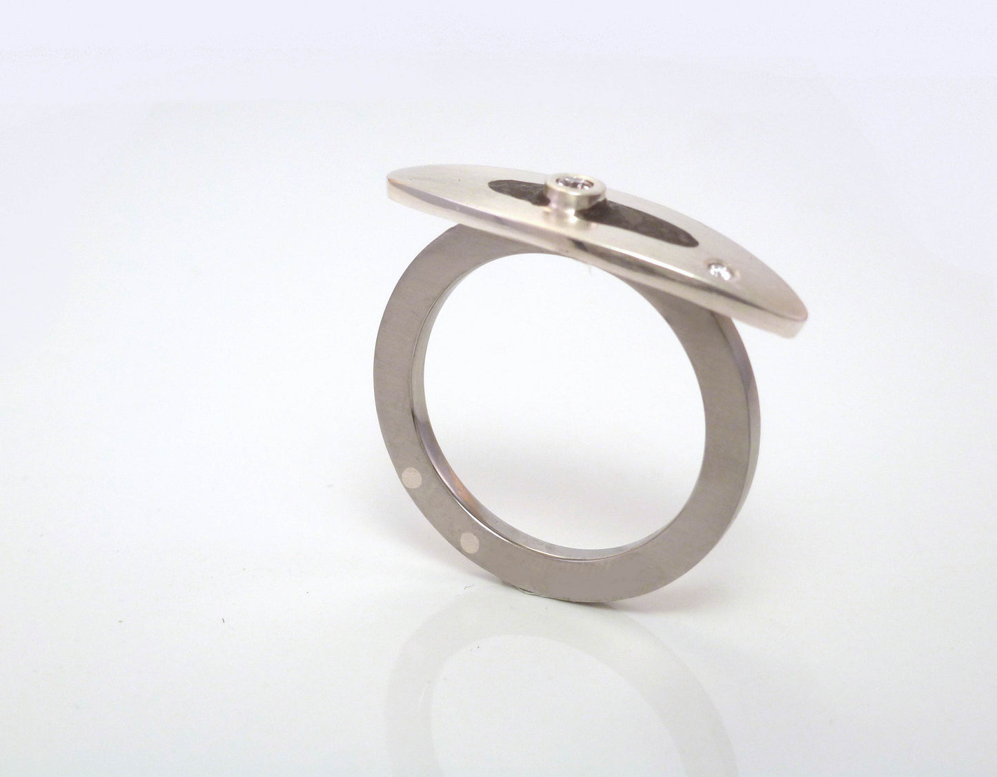 Limestone city diamond ring