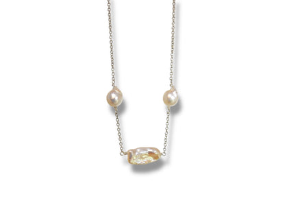 Baroque pearl necklace