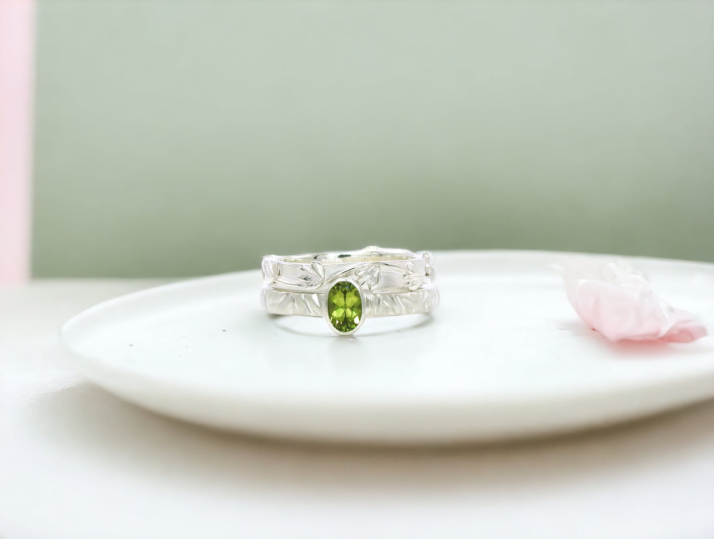 Into the woods with oval peridot