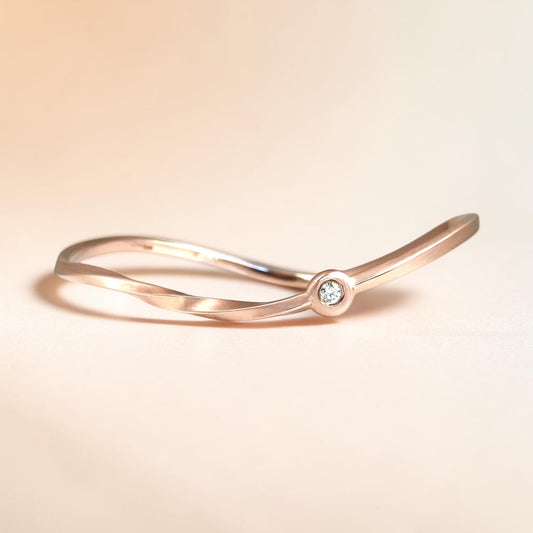 Ripple bangle with diamond in the rough