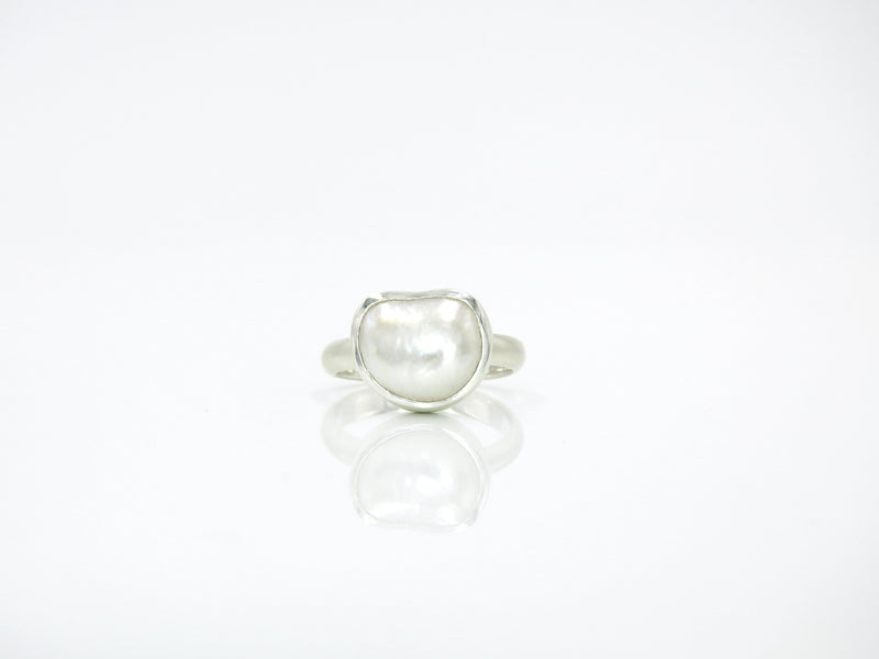 Baroque pearl ring
