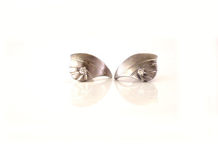 petal carved