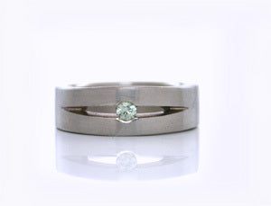 Slit with green sapphire (LIGHT GREEN SOLD)